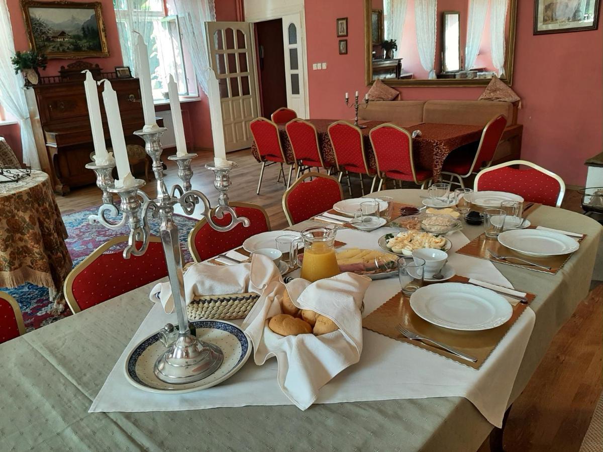 Palac Jastrowiec Экстерьер фото