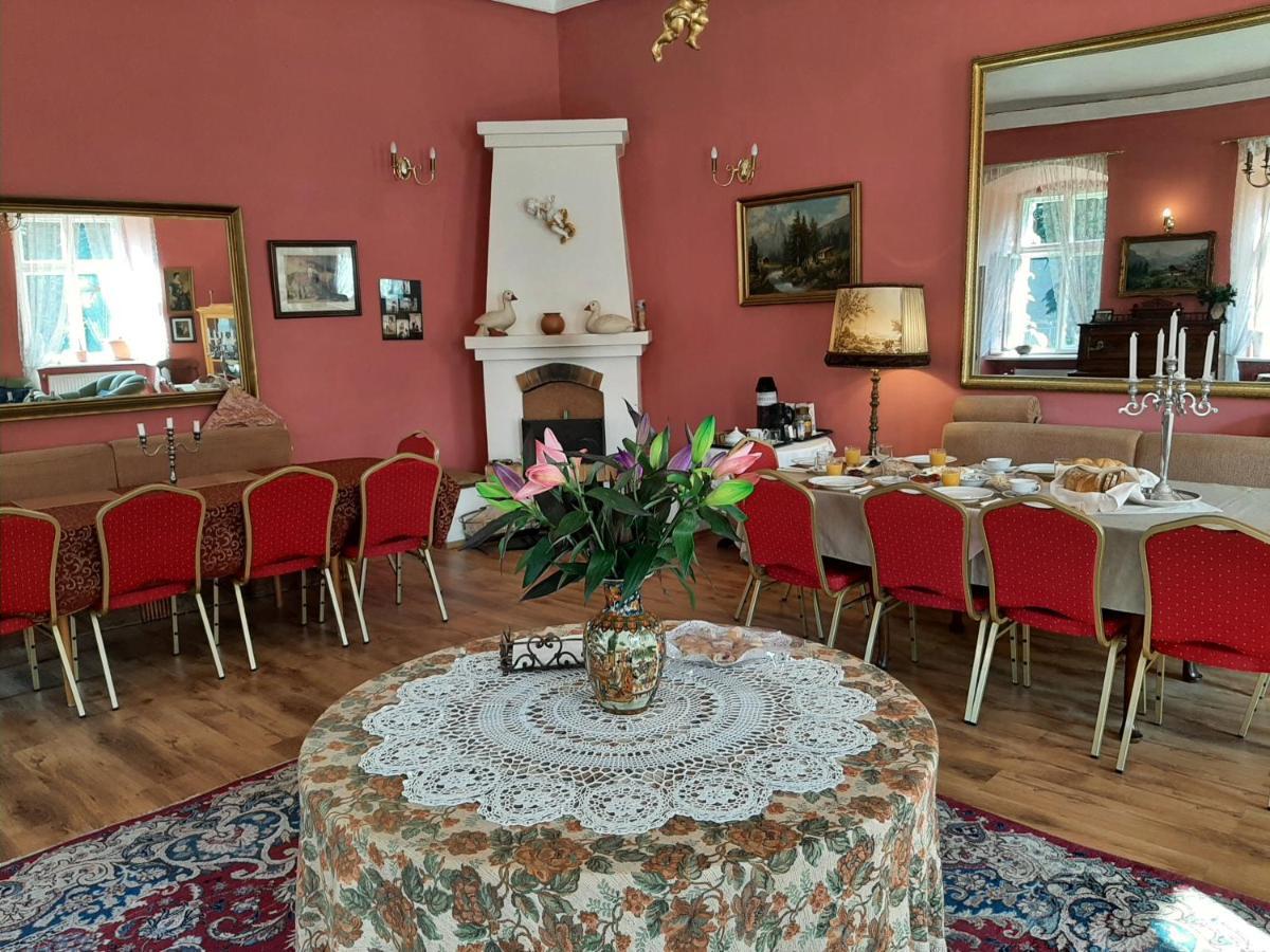 Palac Jastrowiec Экстерьер фото