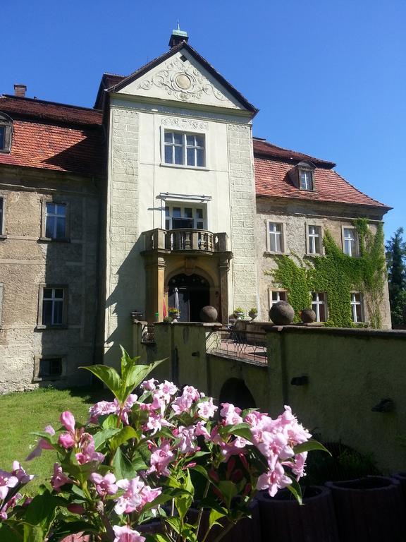 Palac Jastrowiec Экстерьер фото