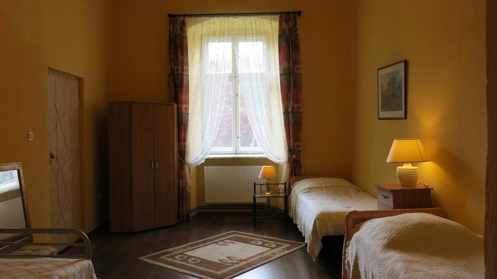 Palac Jastrowiec Экстерьер фото