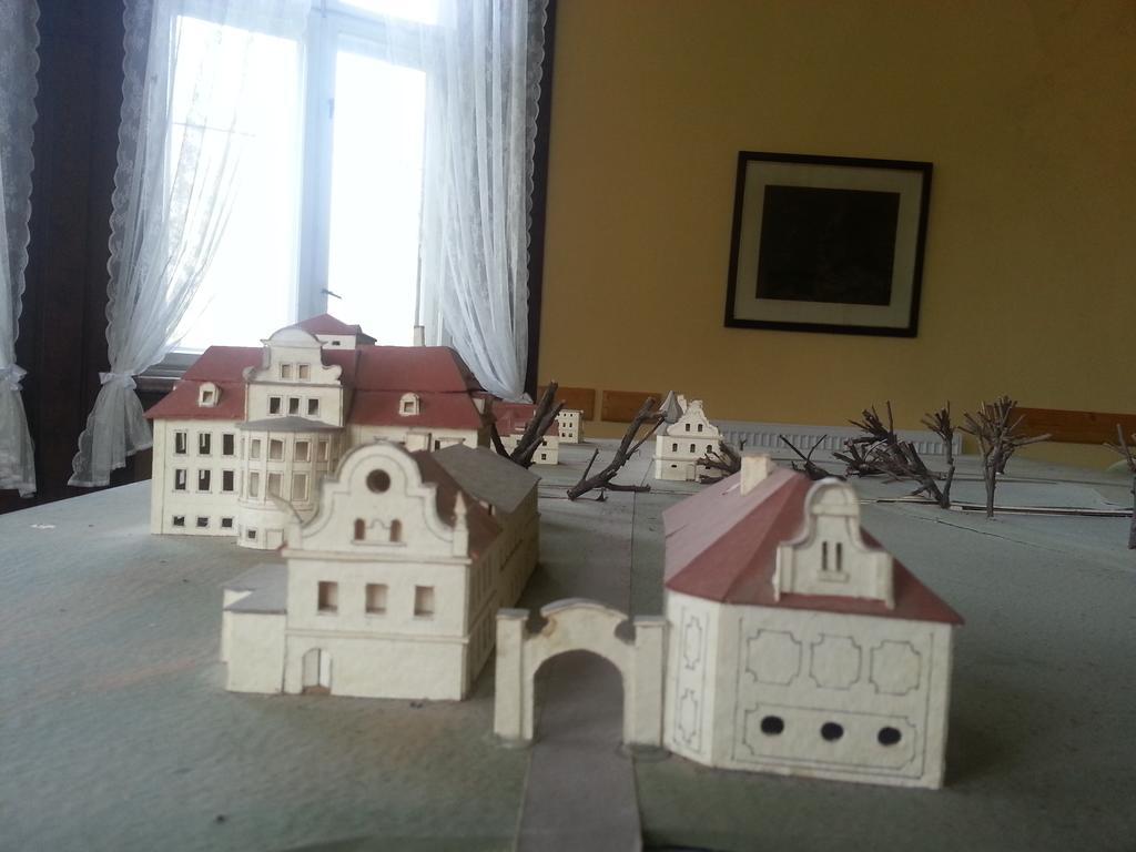 Palac Jastrowiec Экстерьер фото