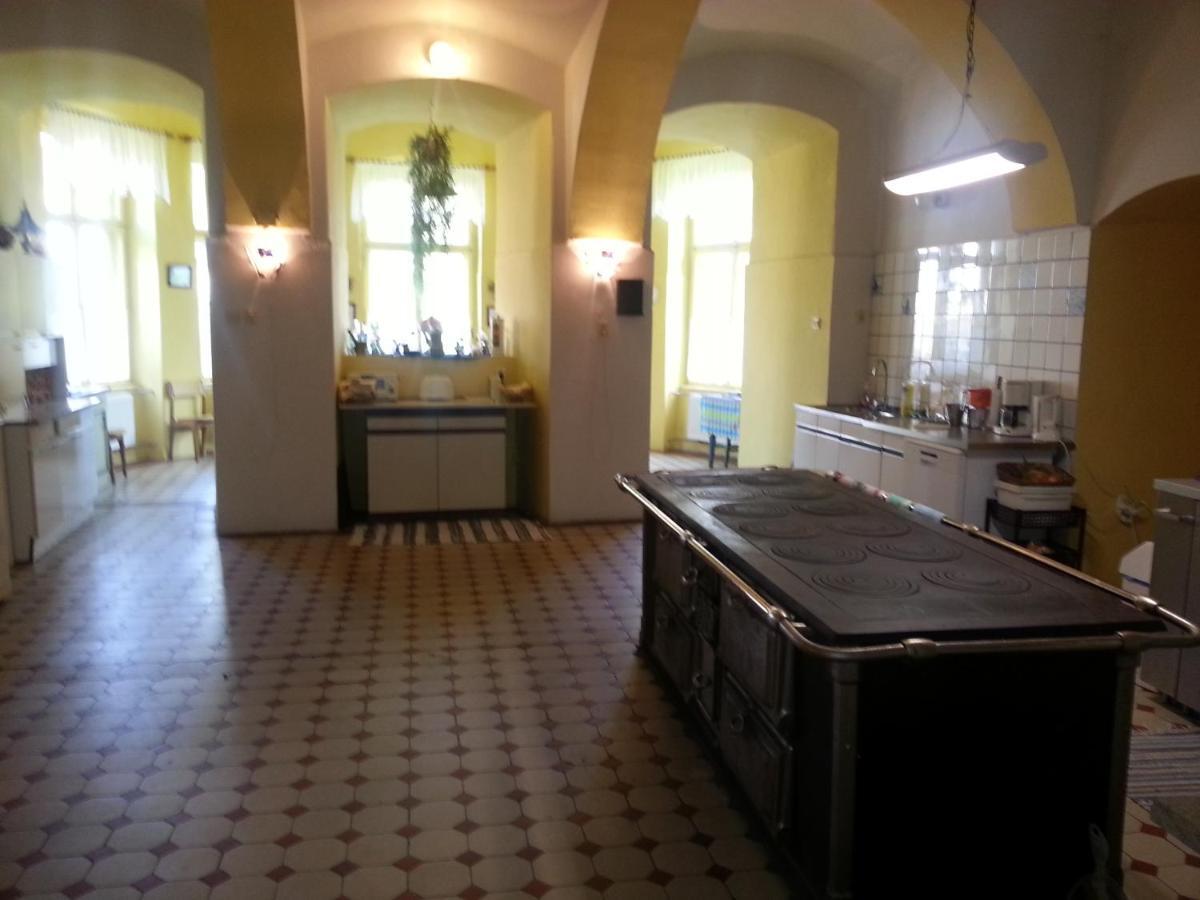 Palac Jastrowiec Экстерьер фото
